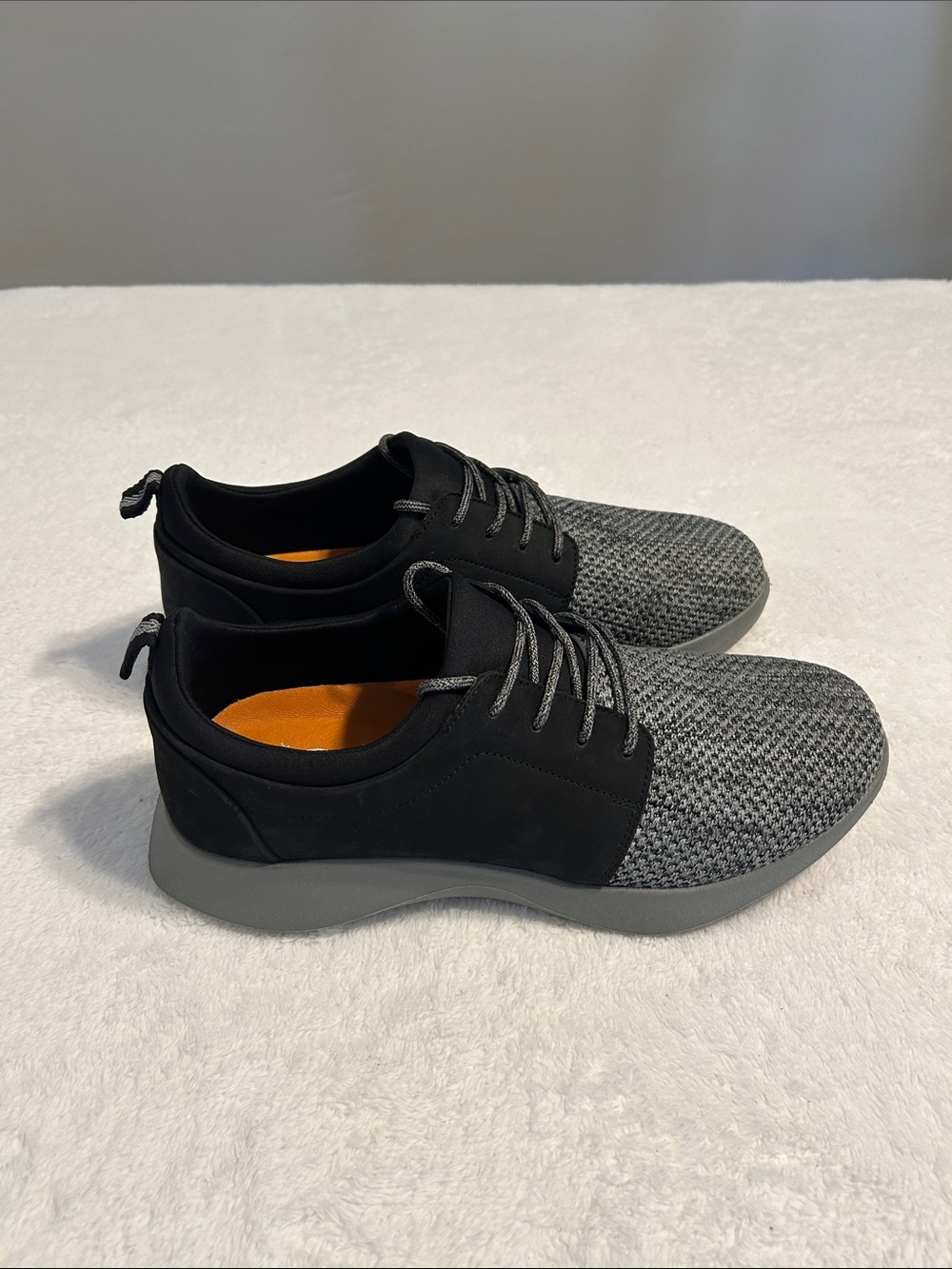 Thomas & Vine Hadden  Men's Casual Sneakers Knit Lace-Up Shoes in Gray/ Black.
